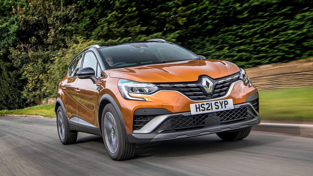 Renault Captur in orange, driving shot