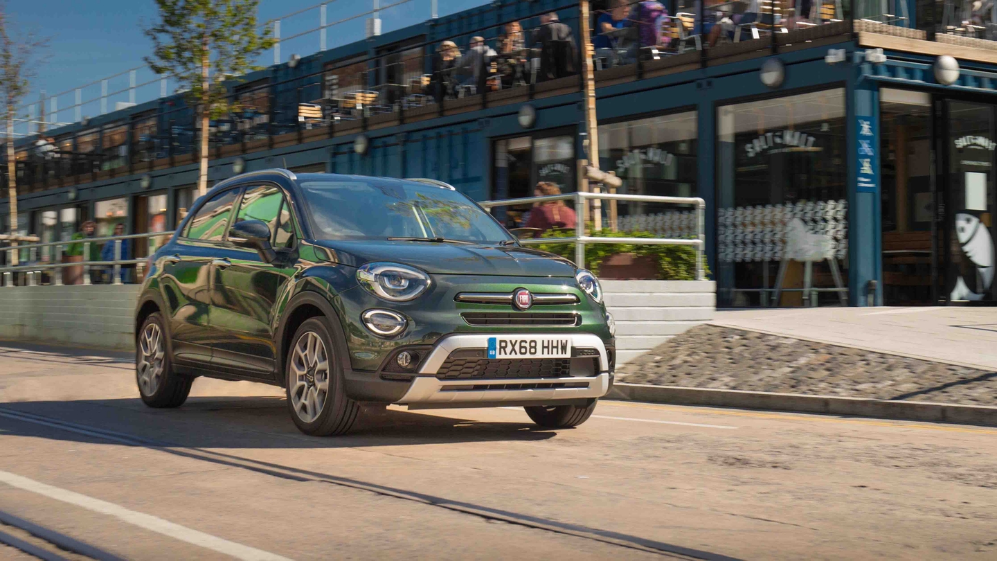 Fiat 500X driving