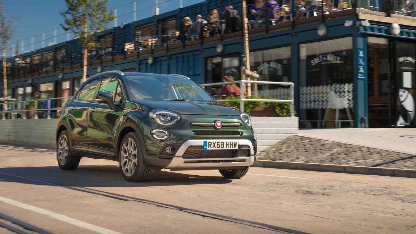 Fiat 500X driving