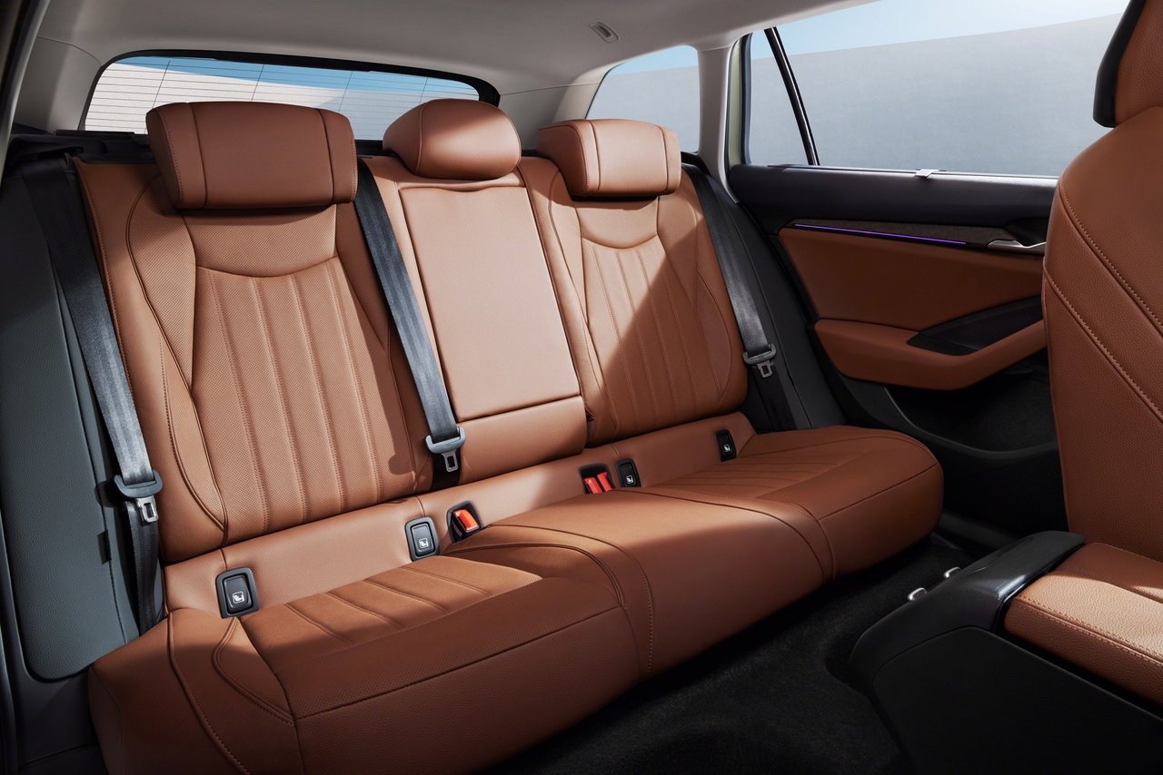 2024 Skoda Superb rear seat space