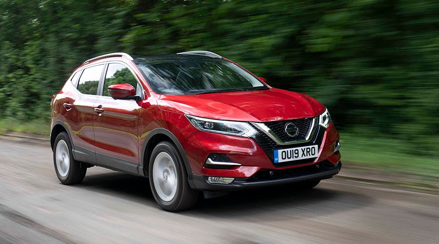Nissan Qashqai in red