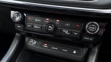 Jeep Compass Trailhawk climate controls