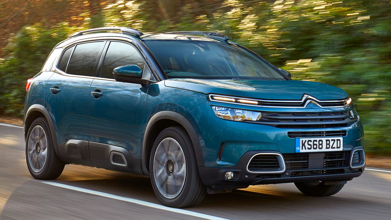 Citroen C5 Aircross in blue, driving shot