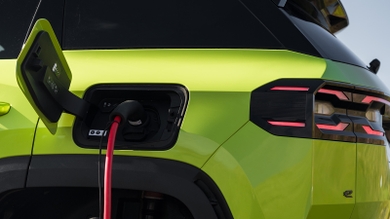 Review – Jeep Compass – charging detail