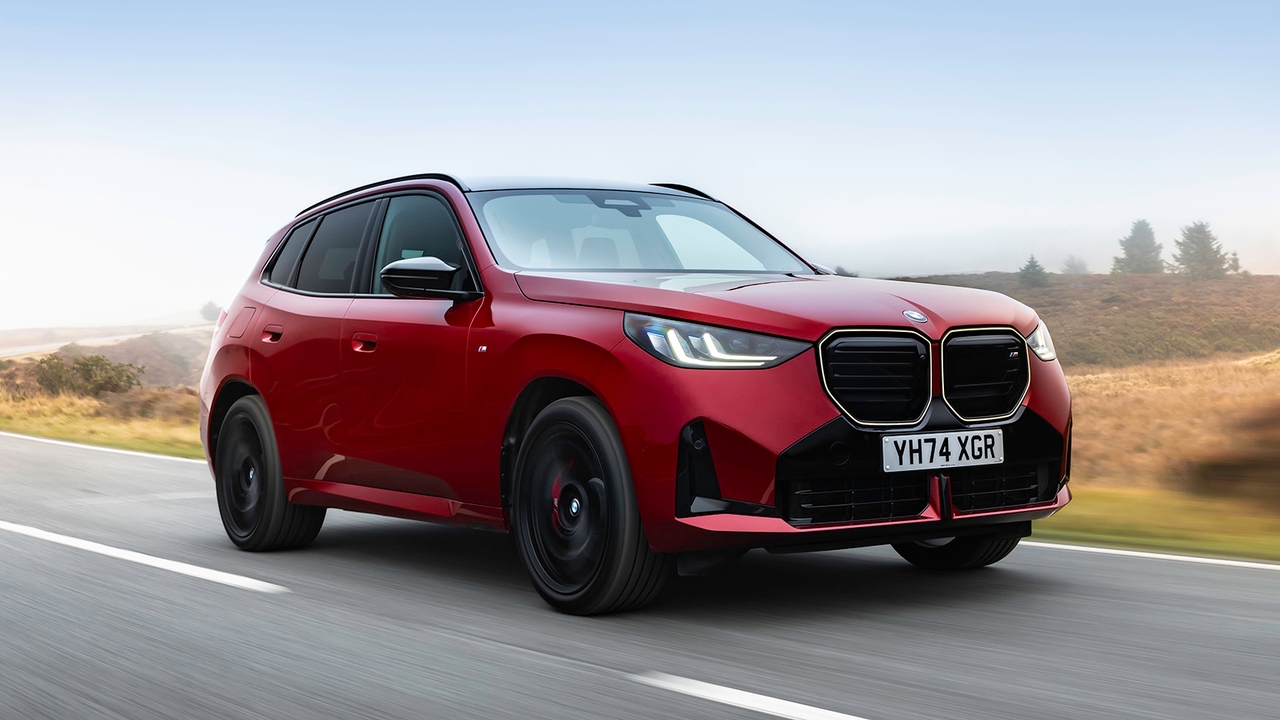 BMW X3 M50 in red
