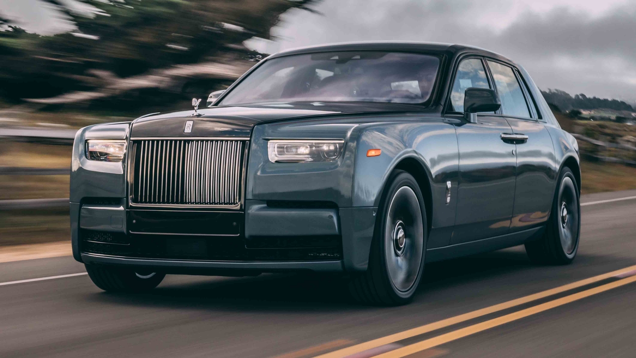 Rolls-Royce Phantom driving