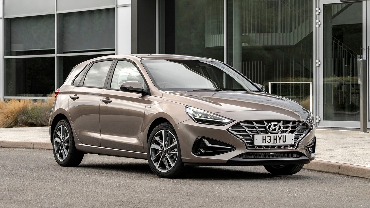 Hyundai i30 hatchback in brown