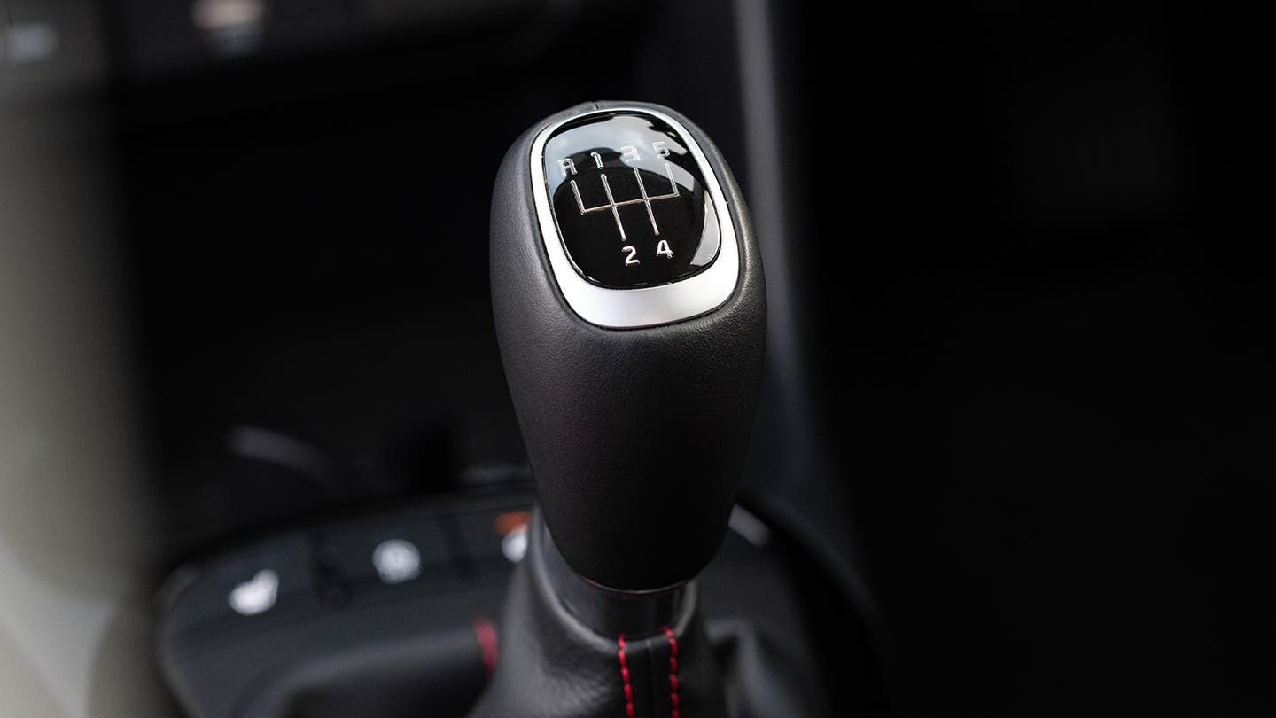 Kia Picanto review manual gear shifter
