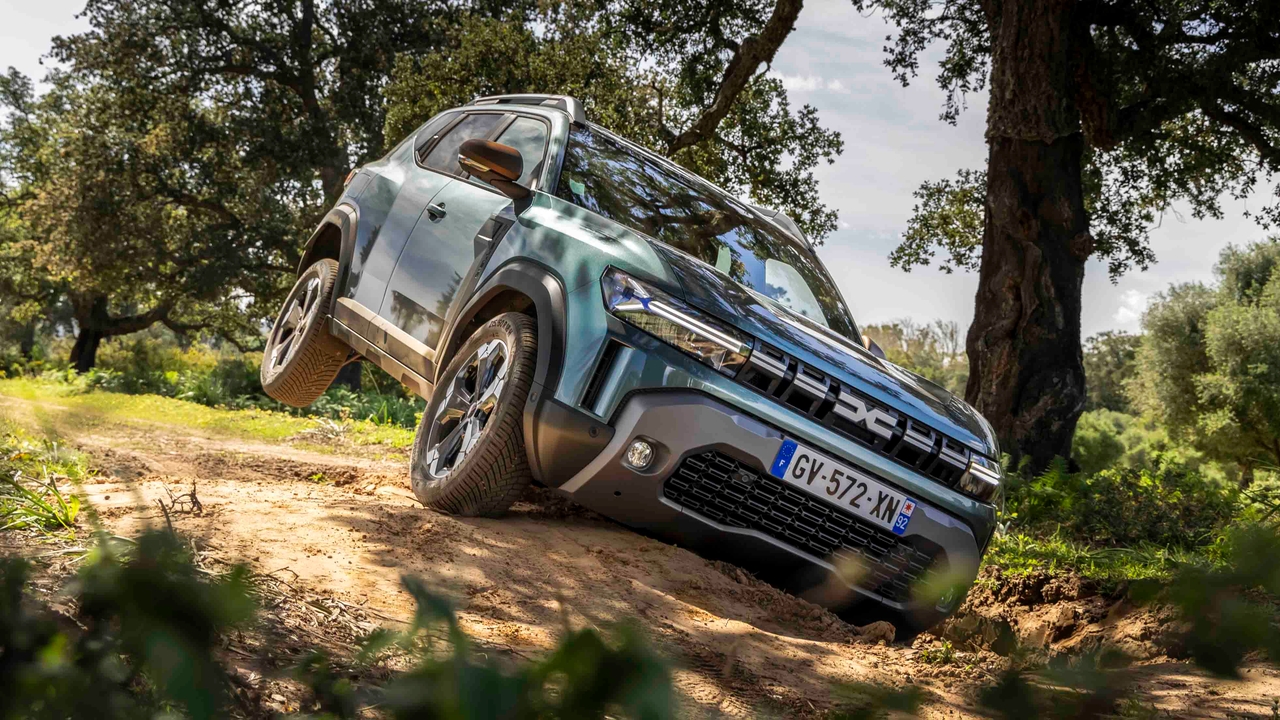 New Dacia Duster 4x4 with rear wheel in the air