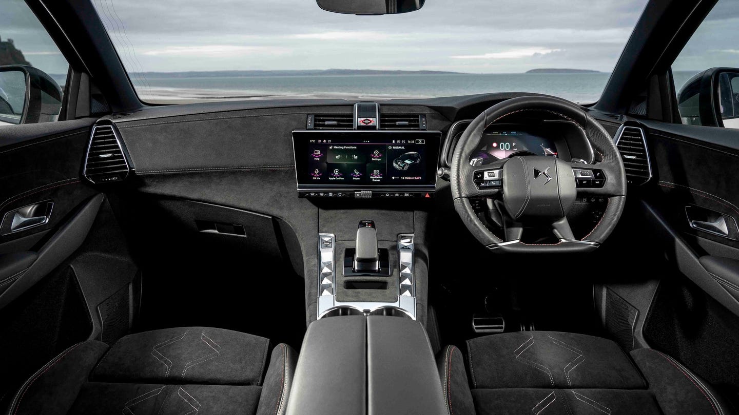 DS 7 interior