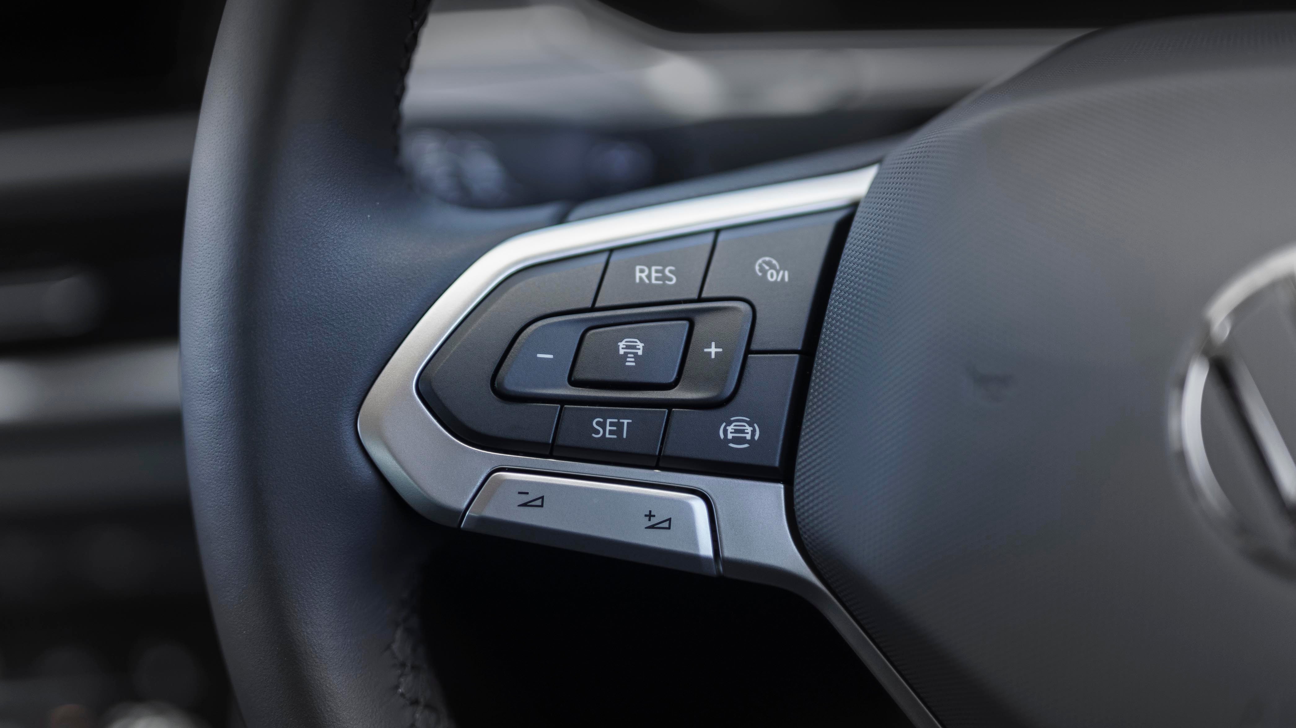 Volkswagen T-Roc steering wheel controls