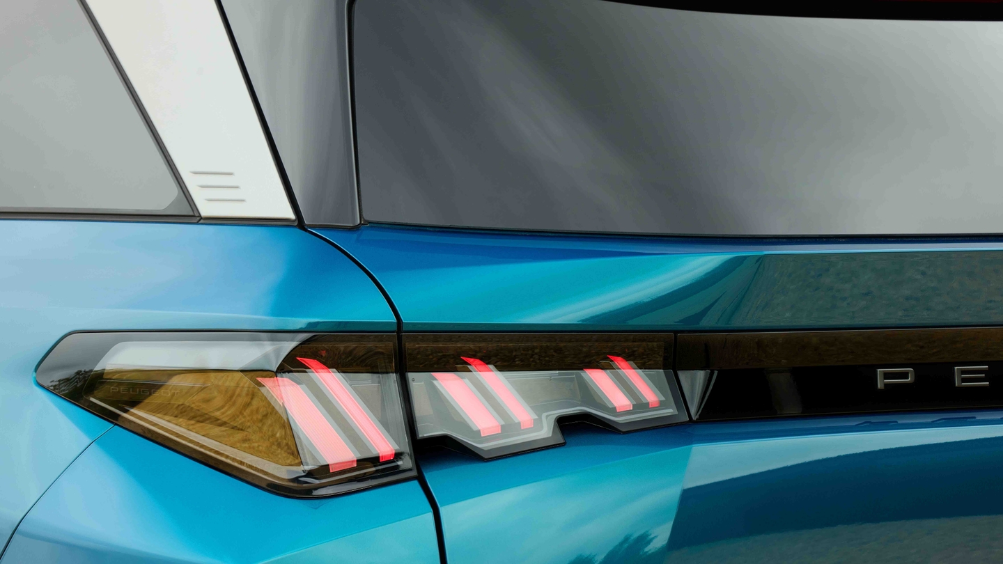 2024 Peugeot 5008 tail-light