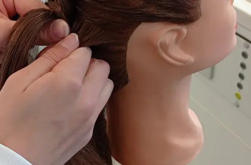 Flechten der Haare Flechten der Haare