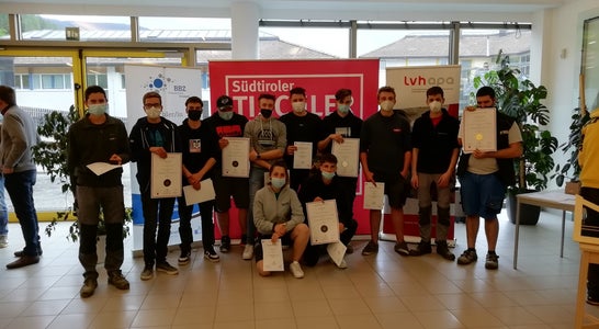 Brixner Berufsschüler auf dem Stockerl des Jugendwettbewerbs der Tischler Brixner Berufsschüler auf dem Stockerl des Jugendwettbewerbs der Tischler