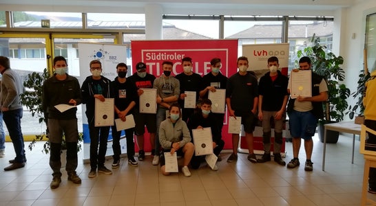 Brixner Berufsschüler auf dem Stockerl des Jugendwettbewerbs der Tischler Brixner Berufsschüler auf dem Stockerl des Jugendwettbewerbs der Tischler