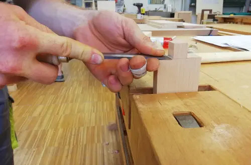 Arbeiten mit dem Stemmeisen Arbeiten mit dem Stemmeisen