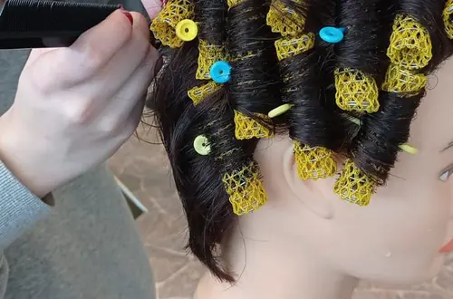 Lockenwickler eindrehen Lockenwickler eindrehen