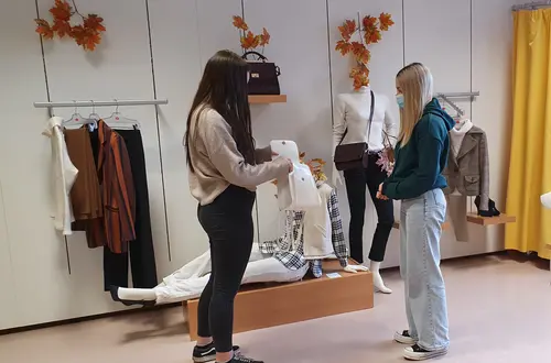 Warenspezifische Kundenberatung Warenspezifische Kundenberatung