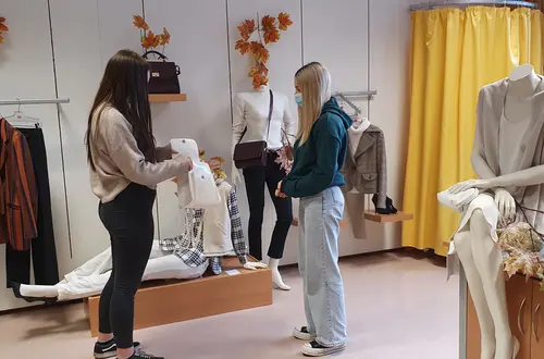 Warenspezifische Kundenberatung Warenspezifische Kundenberatung