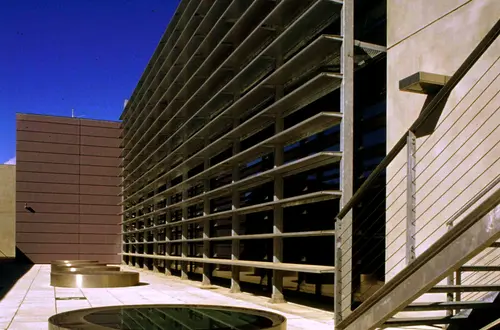 Beschattung der Westfasade Beschattung der Westfasade