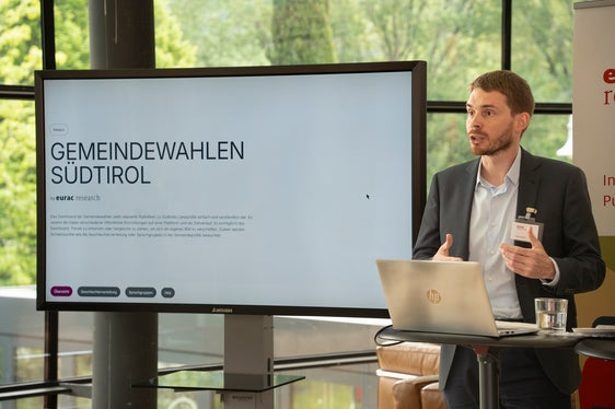 Die Gemeindepolitik wird weiblicher, erklärt Peter Decarli, Eurac Research
(Credit: Eurac Research | Andrea De Giovanni)