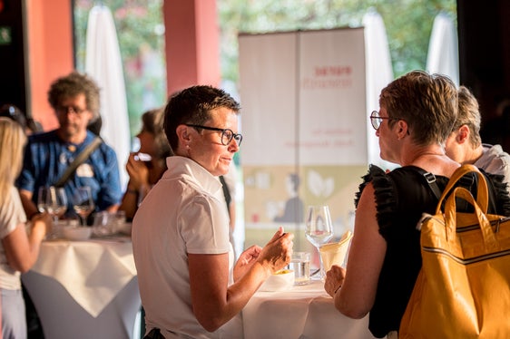 Networking con un piccolo rinfresco...(Foto Lukas Auer fotography)