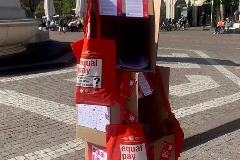 Bozen Waltherplatz - ein Blickfang für den Flashmob des Landesbeirats für Chancengleichheit