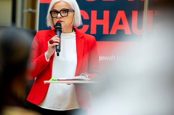 Nadia Mazzardis si rivolge soprattutto agli uomini: Anche gli uomini devono assumersi la responsabilità se tollerano comportamenti inappropriati.” (Foto: ASP/Fabio Brucculeri)