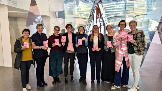 Alla presentazione del Calendario delle donne 2025: alcune donne della Commisione per le pari opportunità