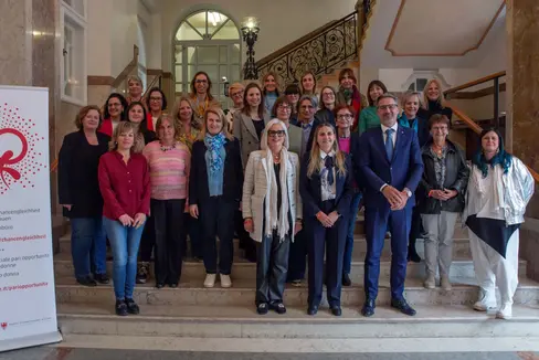 La Commissione provinciale per le pari opportunità è istituita come organo consultivo della Giunta provinciale in materia di parificazione dei generi e di promozione delle donne. (Foto: ASP/Greta Stuefer)