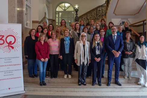 La Commissione provinciale per le pari opportunità è istituita come organo consultivo della Giunta provinciale in materia di parificazione dei generi e di promozione delle donne. (Foto: ASP/Greta Stuefer)