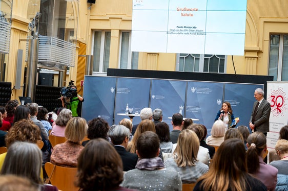 La RAI sostiene attivamente l'iniziativa No Women No Panel in tutta Italia dal 2022, hanno riferito la coordinatrice nazionale Arianna Voto e il direttore di RAI Bolzano Paolo Mazzucato (Foto: USP/Fabio Brucculeri)