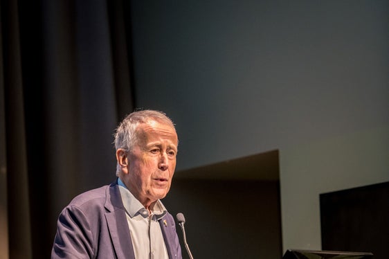 Il presidente dell'Eurac, Roland Psenner: Con questo corso le donne vanno avanti. (Foto: Lukas Auer)