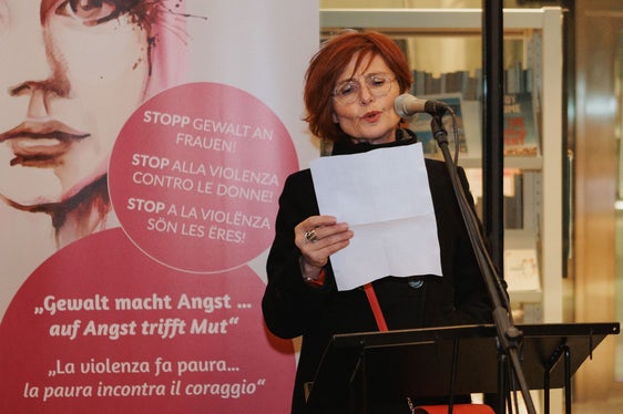 Brunico - la direttrice del distretto sociale Antonia Castlunger