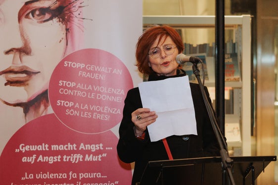 Brunico - la direttrice del distretto sociale Antonia Castlunger