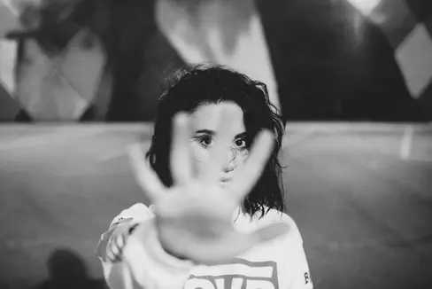 Erstmals wird sich das Land als Nebenkläger beim Gerichtsverfahren um einen mutmaßlichen Frauenmord beteiligen - die rechtliche Basis dazu wurde mit dem Landesgesetz zur Gewaltprävention (LG 13/2021) geschaffen. (Foto: Unsplash)