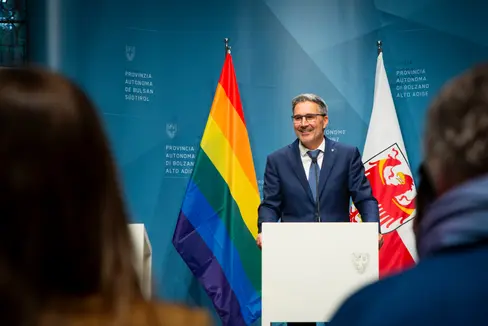L'Alto Adige diverrà più colorato a giugno ha detto il presidente Kompatscher alla presentazione delle attività della rete RE.A.DY e del Pride Month (Foto: ASP/Fabio Brucculeri)