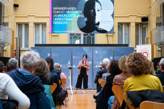 Wie ist es eigentlich dazu gekommen, dass Frauen zunehmend in die Unsichtbarkeit gedrängt wurden? Redakteurin, Autorin und Künstlerin Sarah Meraner wagte einen Blick in die Geschichte, um Antworten auf diese Frage zu erhalten. (Foto: LPA/Fabio Brucculeri)