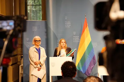 La vicepresidente Nadia Mazzardis e la presidente Ulrike Oberhammer della Commissione provinciale per le pari opportunità per le donne hanno presentato il programma di attività 2024. (Foto: ASP/Maja Clara)