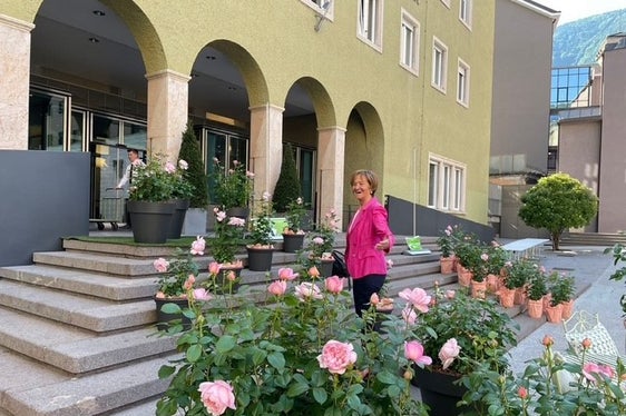 È tutto pronto: Martha Stocker prima dell'inizio del battesimo della rosa