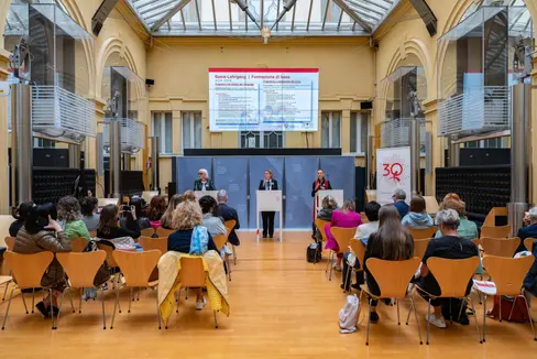 Incoraggiare le donne a impegnarsi nella politica (comunale): è questo l'obiettivo del corso, organizzato per la prima volta dalla Commissione provinciale per le pari opportunità per le donne, dal Servizio donna e da Eurac Research. (Foto: USP/Greta Stuefer)