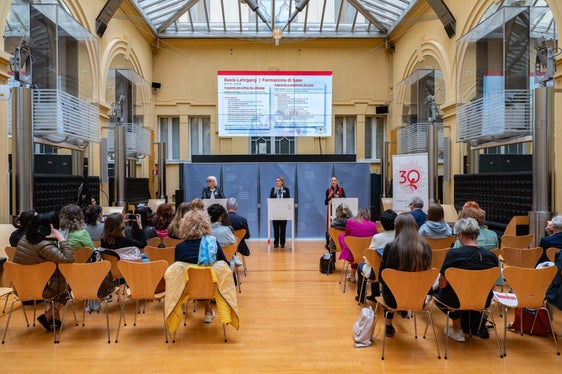 Frauen für ein Engagement in der (Gemeinde-)Politik zu ermutigen – darum geht es beim Lehrgang, der erstmals vom Landesbeirat für Chancengleichheit für Frauen, vom Frauenbüro des Landes und von Eurac Research organisiert wurde. (Foto: LPA/Greta Stuefer)