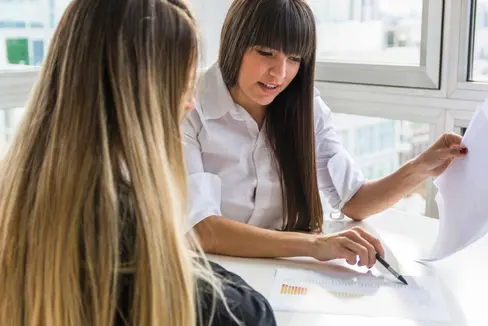 Melden Sie sich an für die kostenlose Rechtsberatung von Frauen, die der Landesbeirat für Chancengleichheit für Frauen und das Frauenbüro anbieten. (Foto: freepik.com/Das Foto darf nur in Zusammenhang mit dieser Pressemitteilung verwendet werden.)